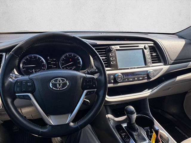 Used 2017 Toyota Highlander XLE FWD image 11