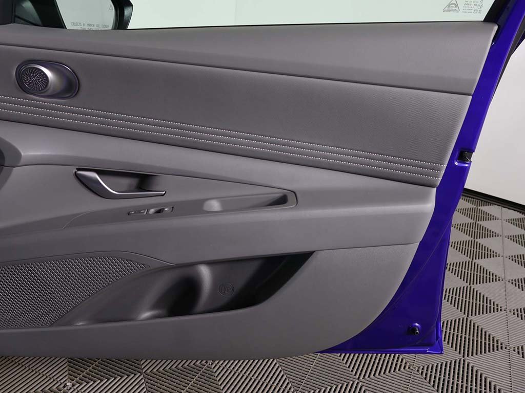 Certified 2025 Hyundai Elantra Sport image 19