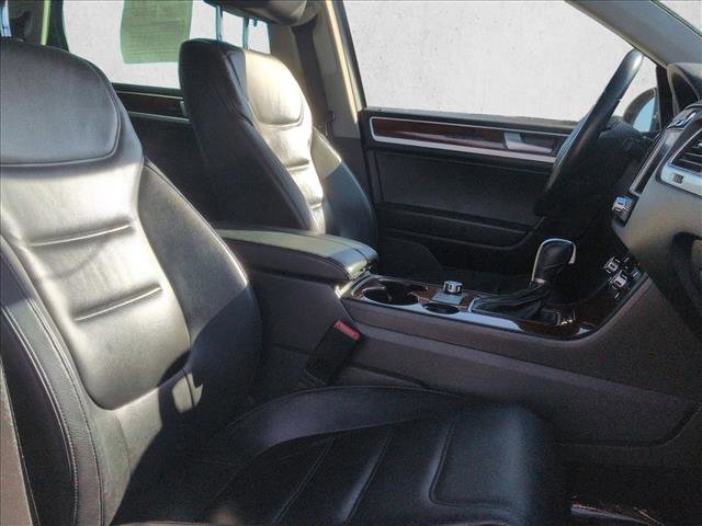 Used 2014 Volkswagen Touareg Lux image 22