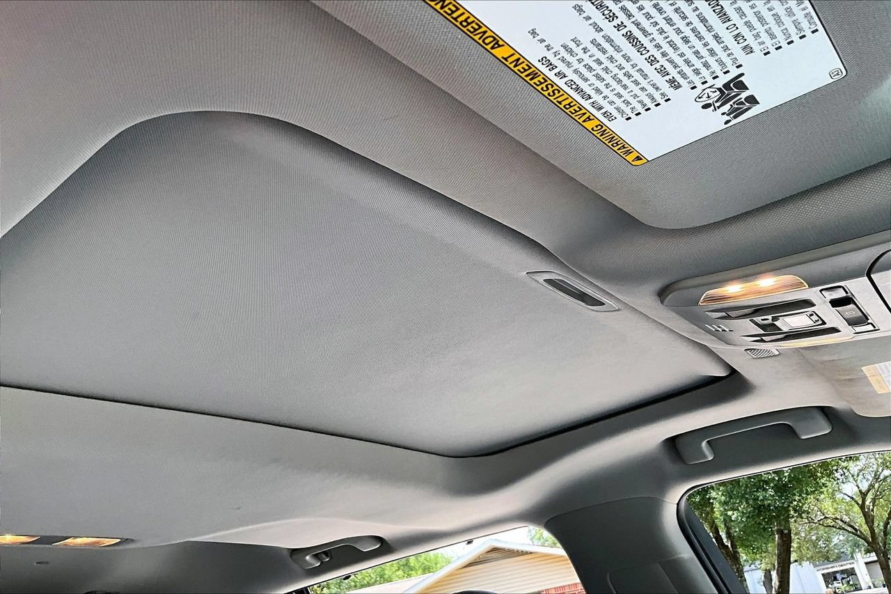 Used 2020 Toyota Highlander XLE FWD image 28