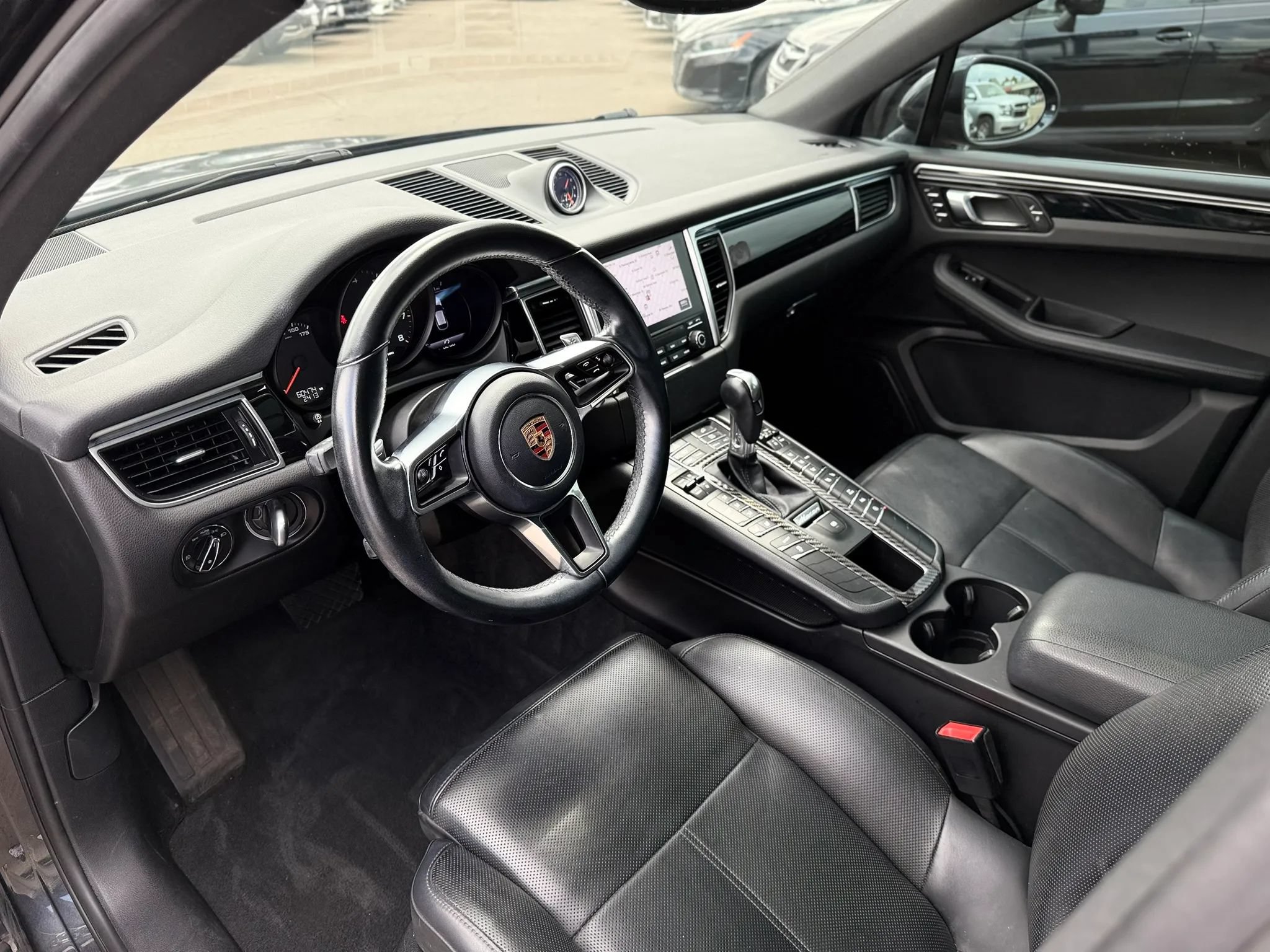 Used 2018 Porsche Macan Sport Edition AWD/4WD image 11
