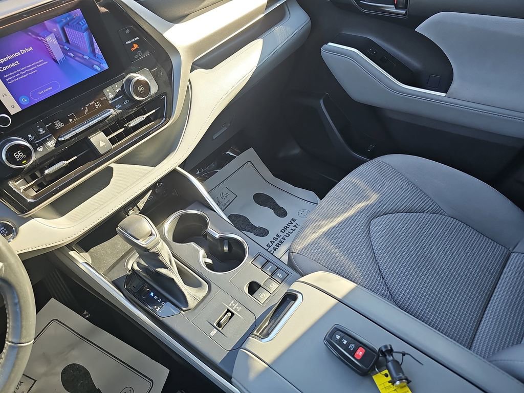 Used 2023 Toyota Highlander L image 31