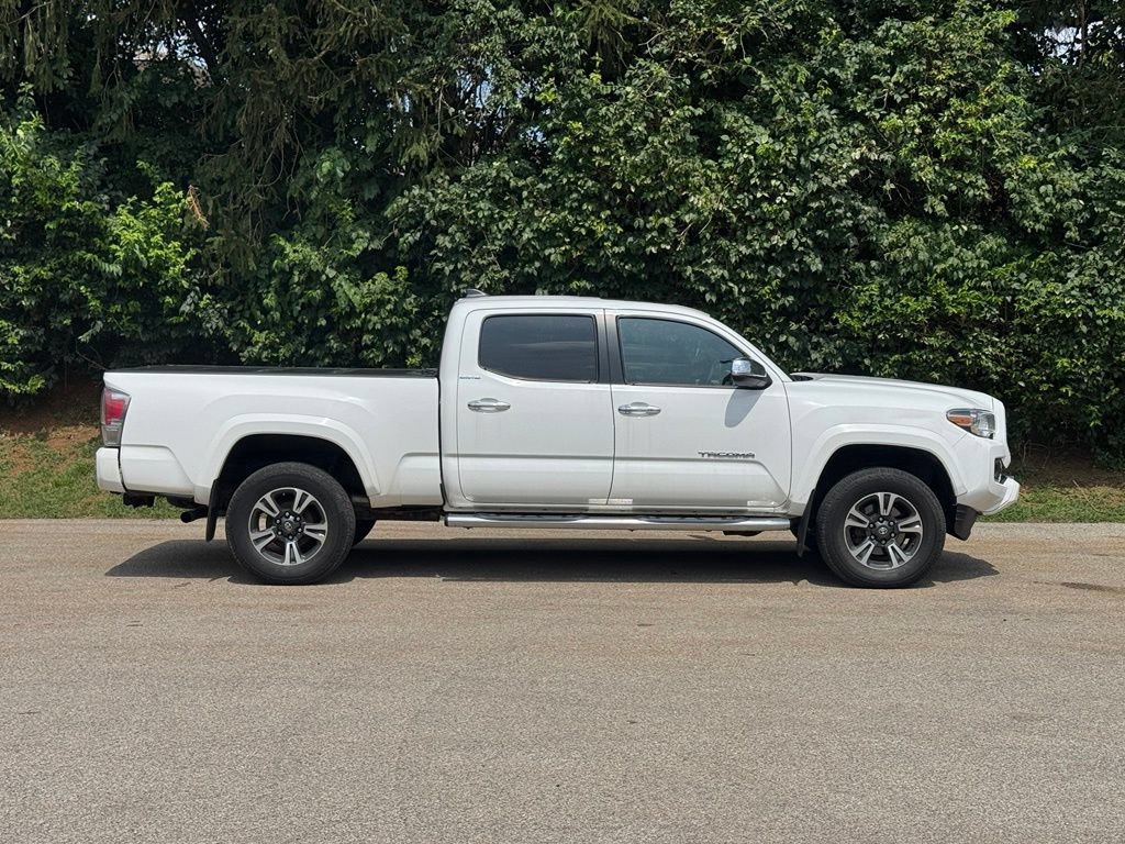 Used 2016 Toyota Tacoma Limited AWD/4WD image 4