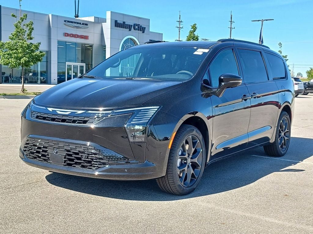 New 2027 Chrysler Pacifica Limited AWD/4WD image 2
