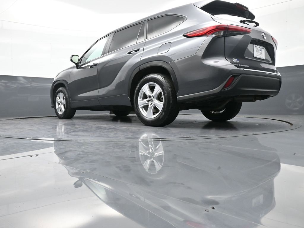 Certified 2023 Toyota Highlander L image 33