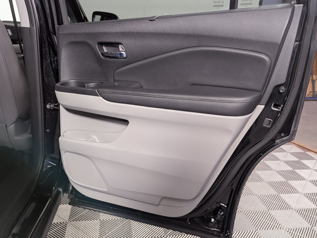 Used 2017 Honda Pilot Touring image 40