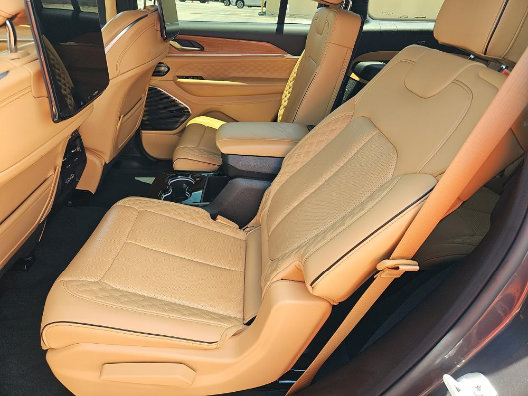 Used 2025 Jeep Grand Cherokee L Summit AWD/4WD image 3