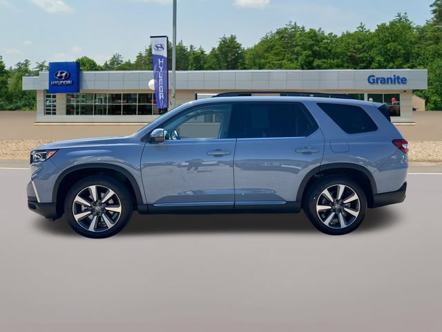 Used 2025 Honda Pilot Touring image 9