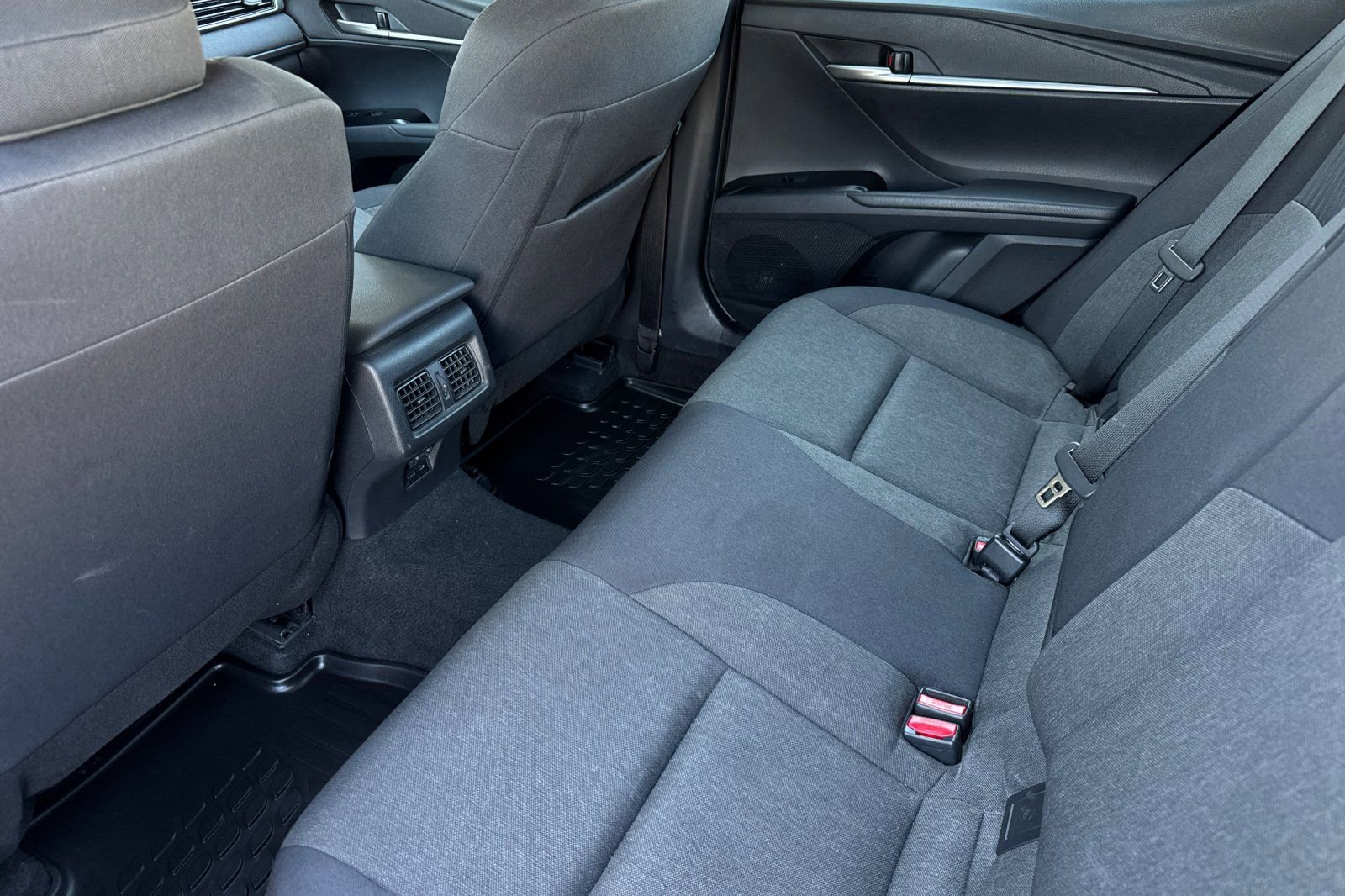 Used 2025 Toyota Camry LE FWD image 14