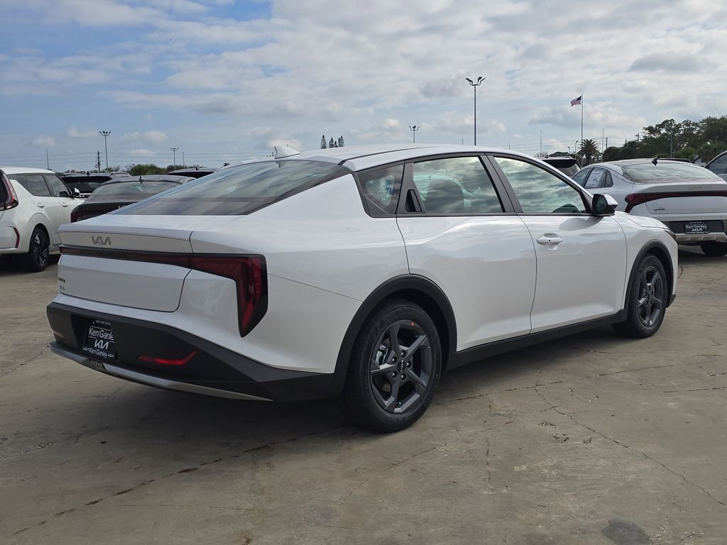 New 2025 Kia K4 LXS image 8