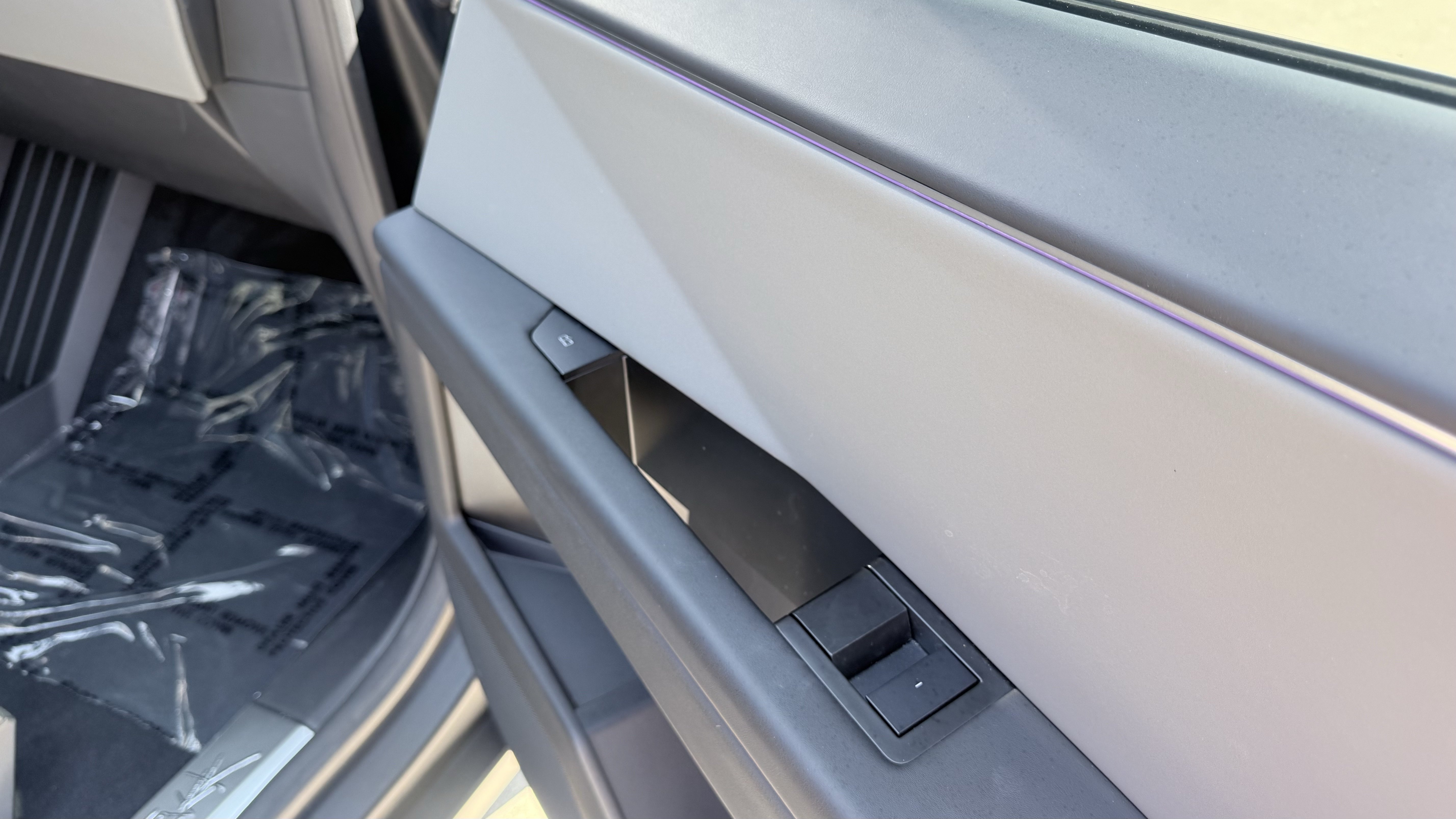 Used 2025 Tesla Cybertruck AWD Crew Cab image 44