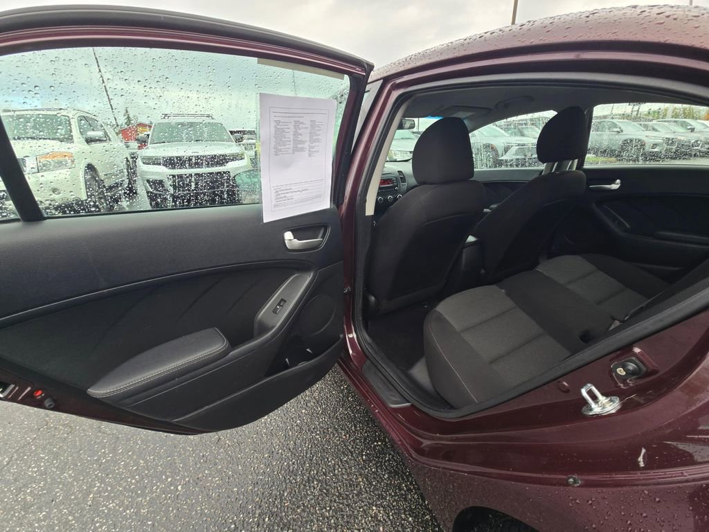 Used 2017 Kia Forte LX image 10