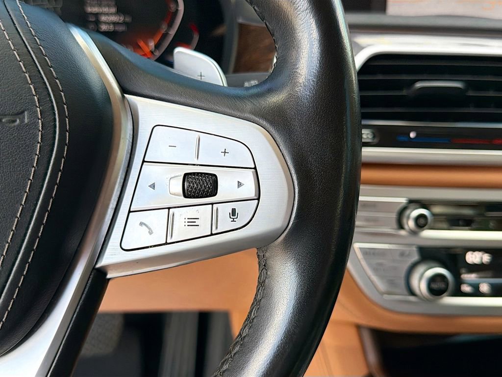 Used 2020 BMW 740i w/ Premium Package image 39