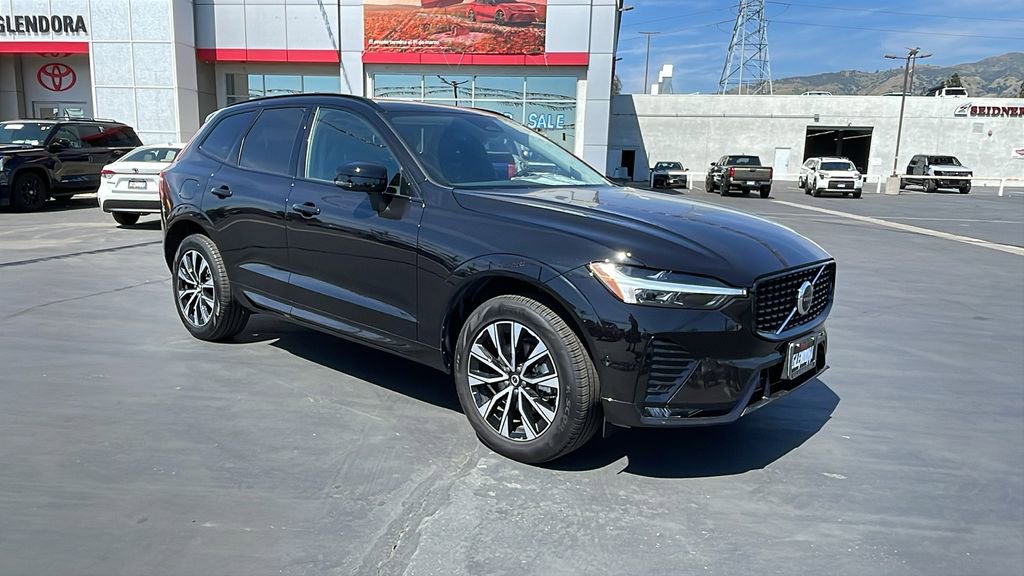 Used 2025 Volvo XC60 B5 Plus AWD/4WD image 33