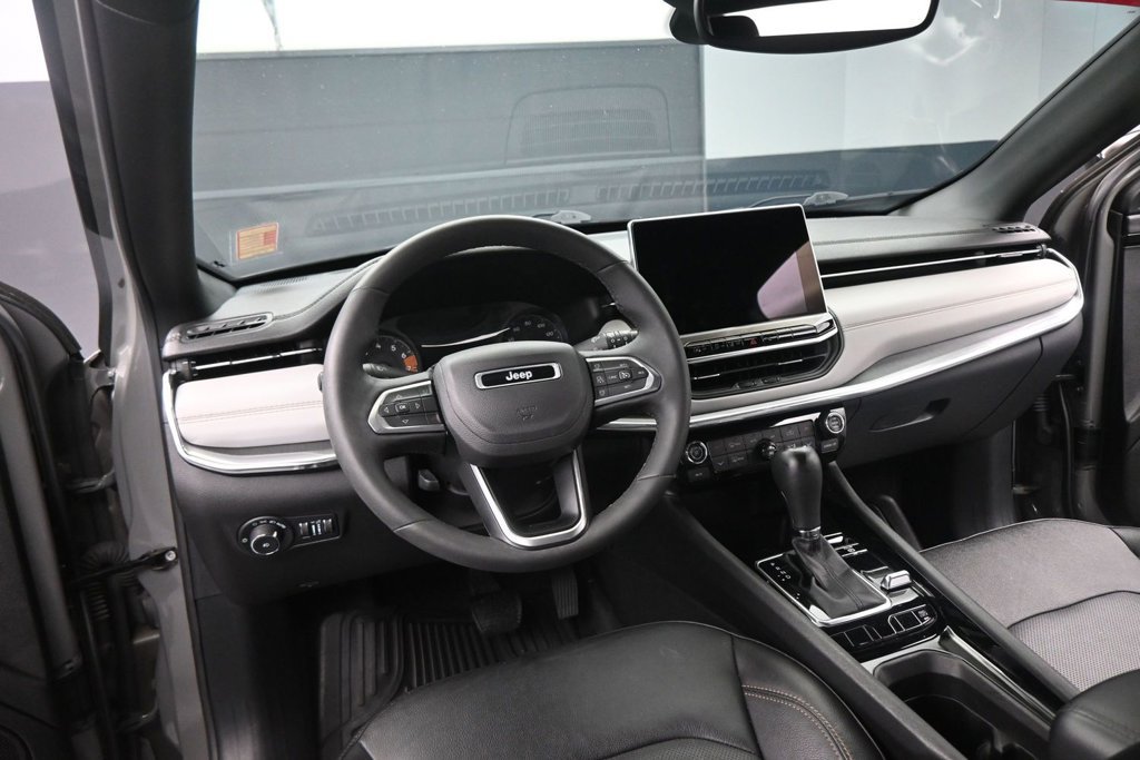 Used 2023 Jeep Compass Limited AWD/4WD image 15