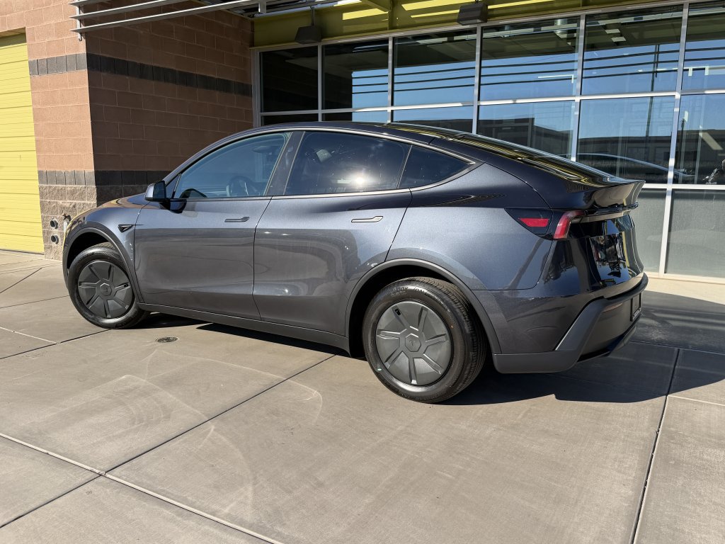 Used 2026 Tesla Model Y 2WD image 5
