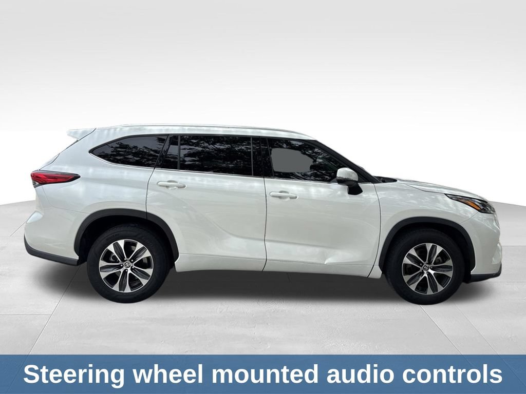 Used 2020 Toyota Highlander XLE FWD image 7