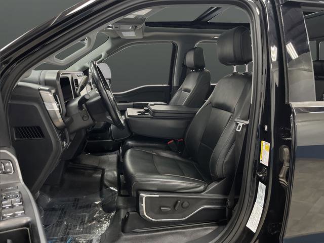 Used 2023 Ford F250 Lariat w/ Black Appearance Package image 4