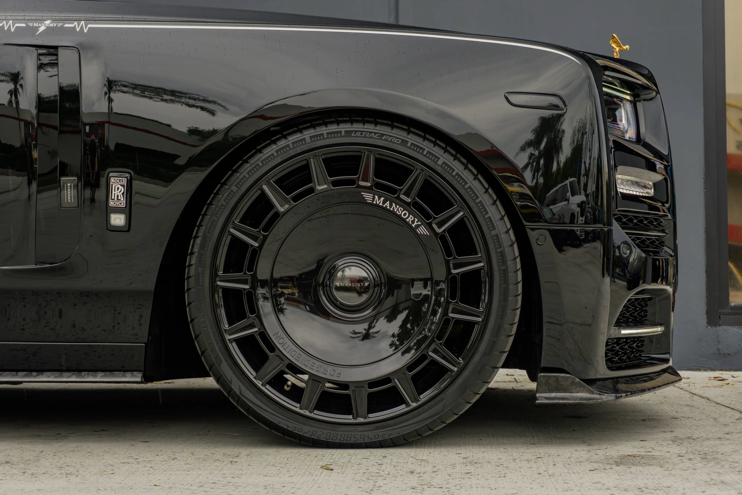 Used 2024 Rolls-Royce Phantom Sedan RWD image 36