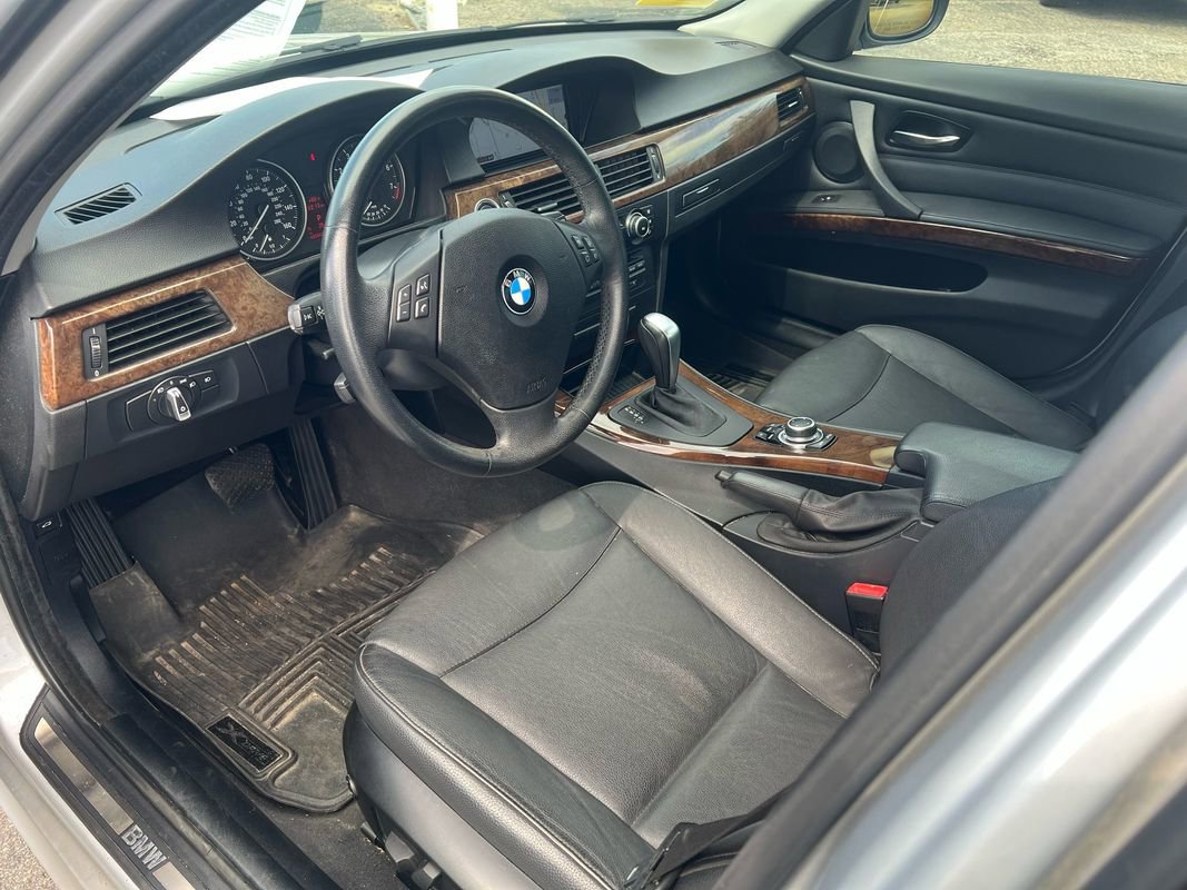 Used 2010 BMW 328i xDrive Sedan AWD/4WD image 13