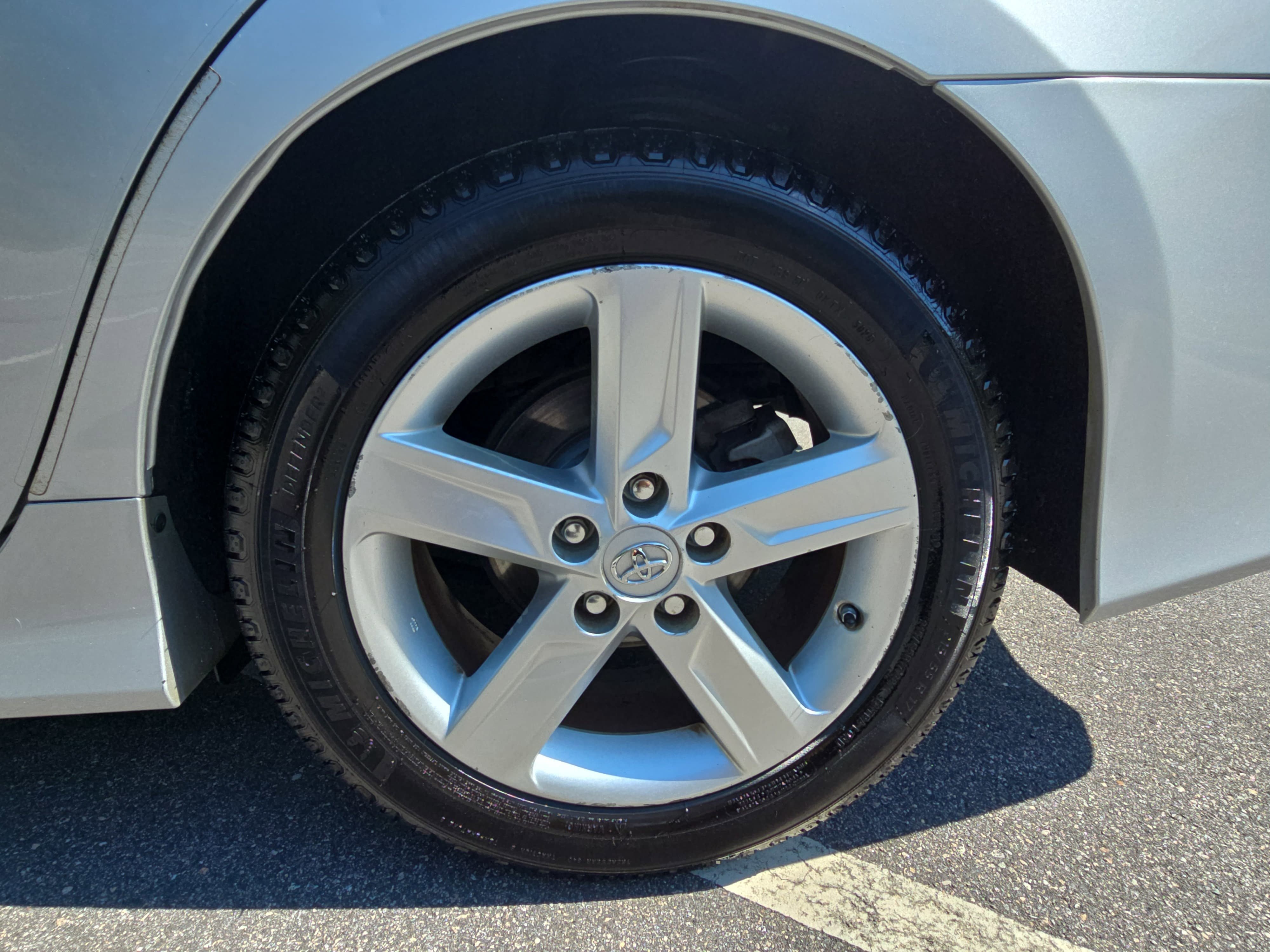 Used 2014 Toyota Camry SE FWD image 35