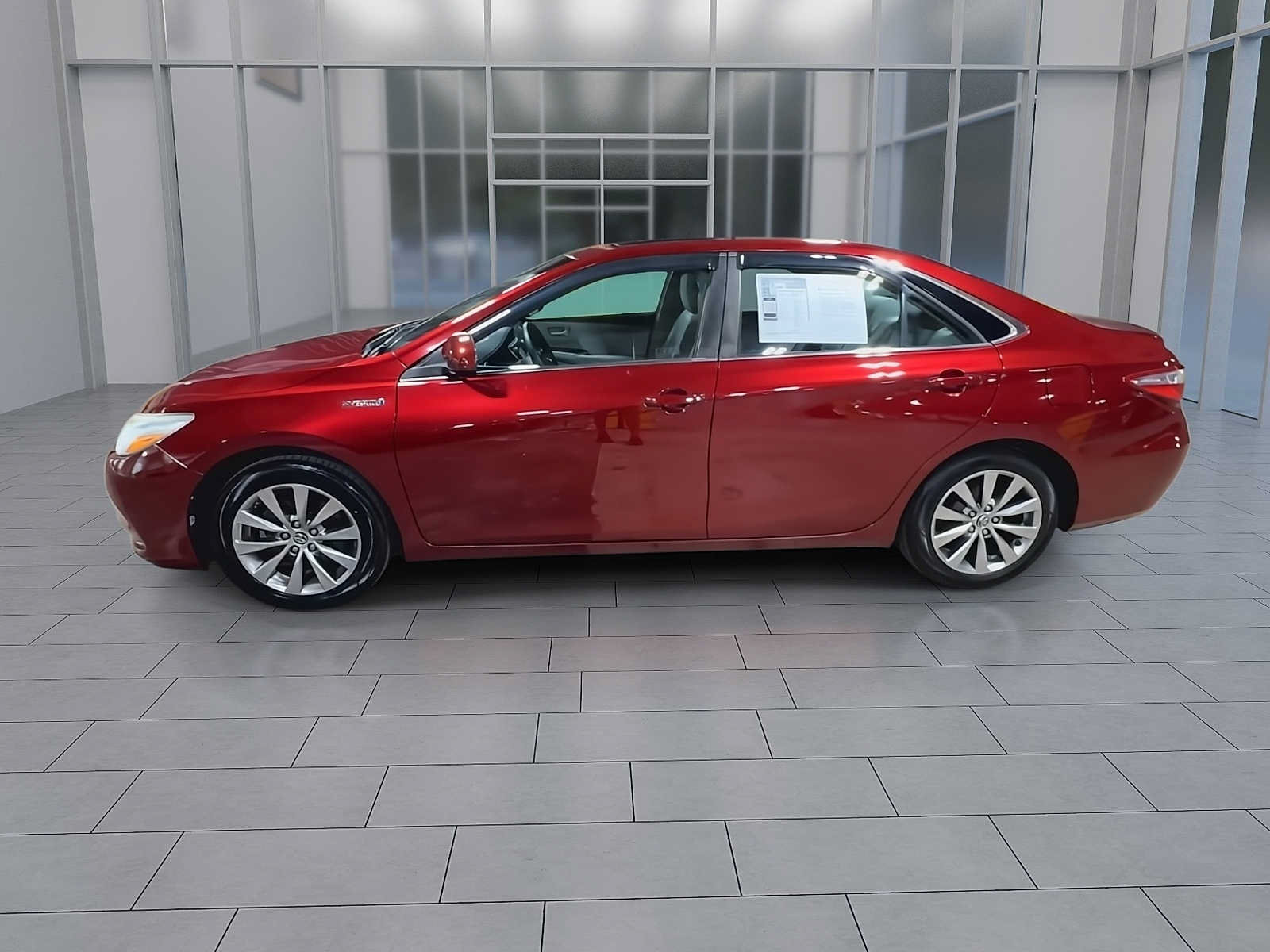 Used 2015 Toyota Camry XLE w/ Moonroof Package FWD image 5