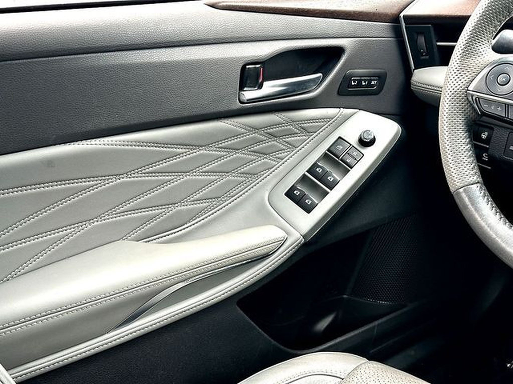 Used 2022 Toyota Avalon Limited w/ Advanced Safety Package FWD image 27