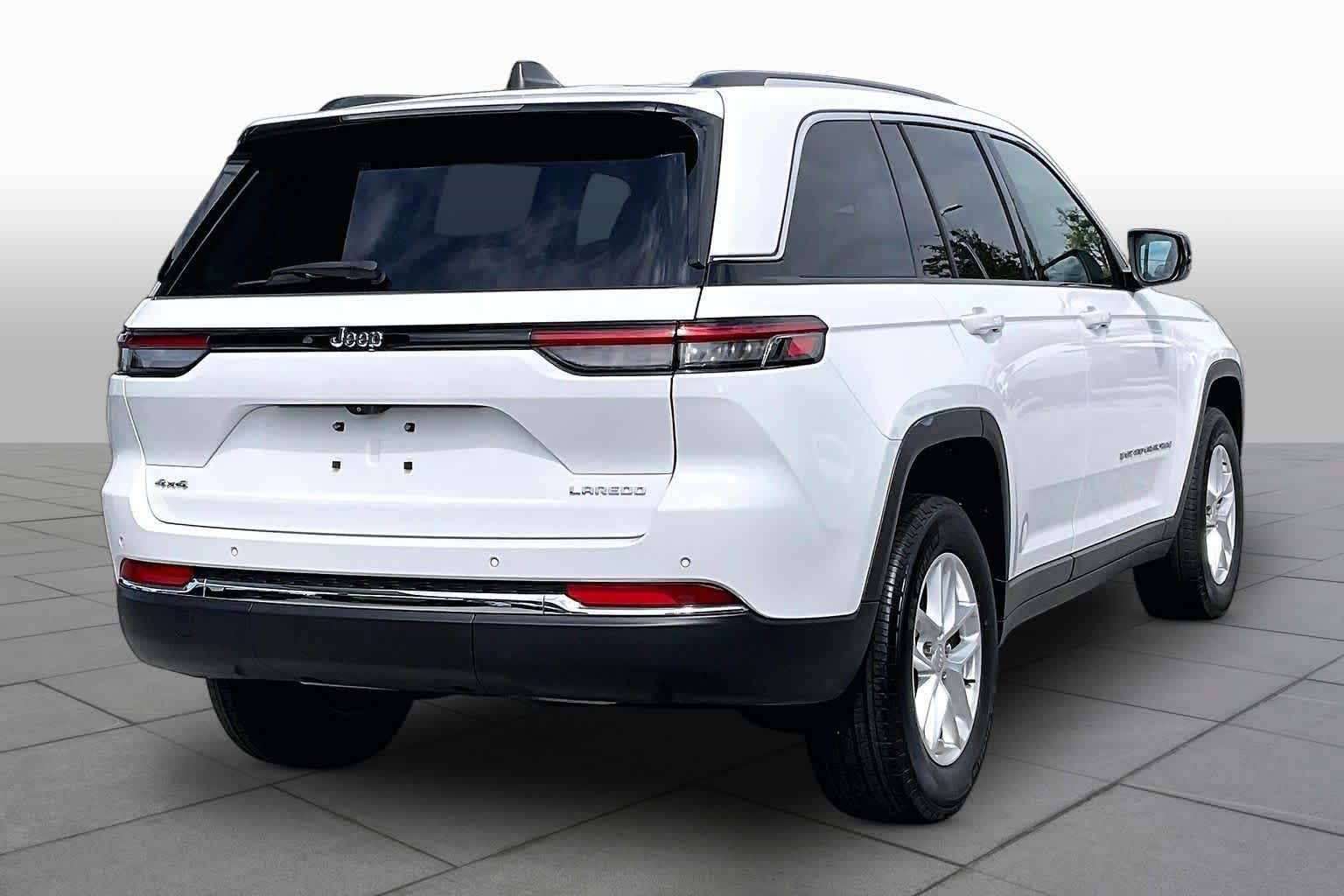 Certified 2023 Jeep Grand Cherokee Laredo AWD/4WD image 13