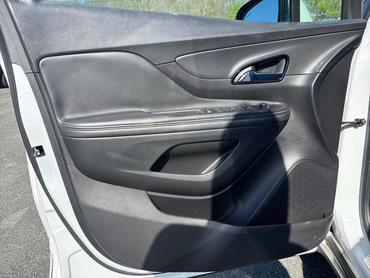 Used 2017 Buick Encore Essence w/ Experience Buick Package FWD image 12