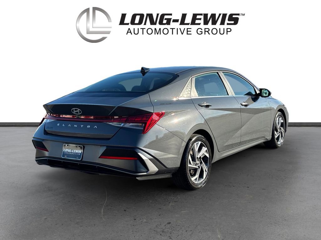 Used 2024 Hyundai Elantra SEL w/ Convenience Package image 7