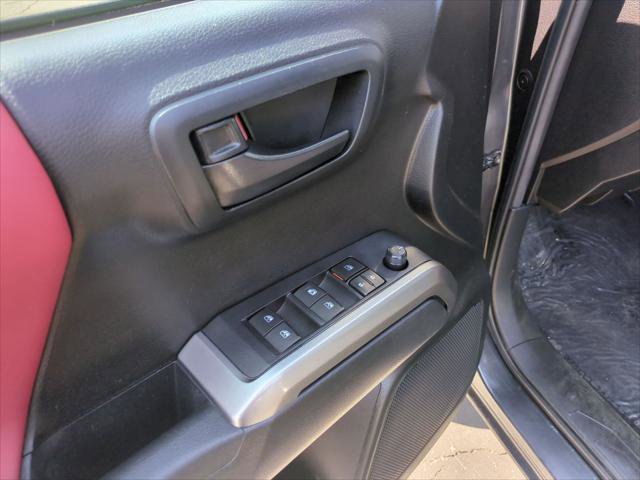 Used 2022 Toyota Tacoma SR5 w/ Technology Package image 12