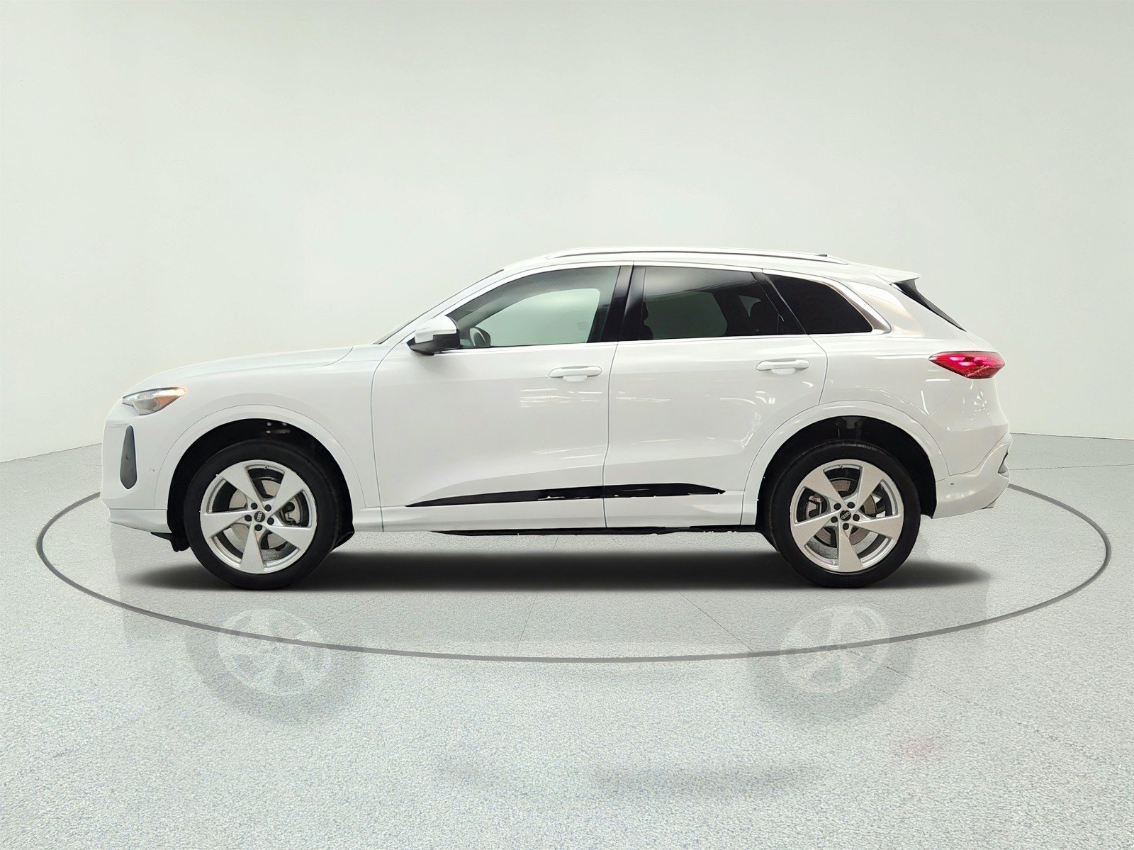 Used 2025 Audi Q5 Premium Plus w/ Premium Plus AWD/4WD image 8