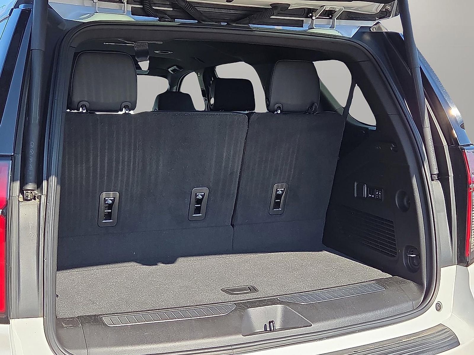 Used 2022 Chevrolet Tahoe Z71 w/ Luxury Package image 8