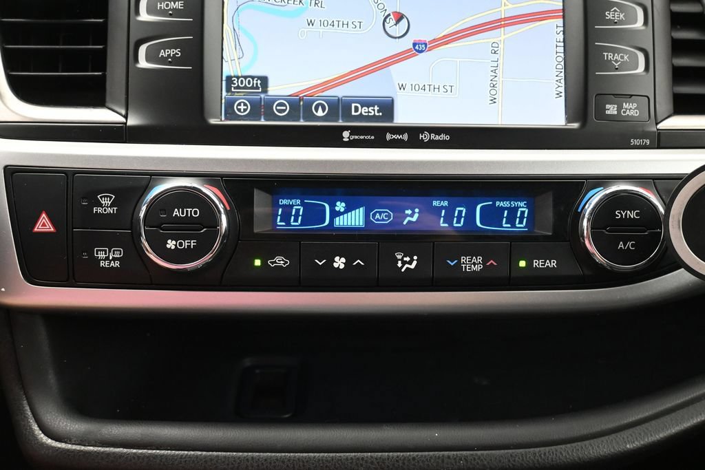 Used 2017 Toyota Highlander SE AWD/4WD image 23