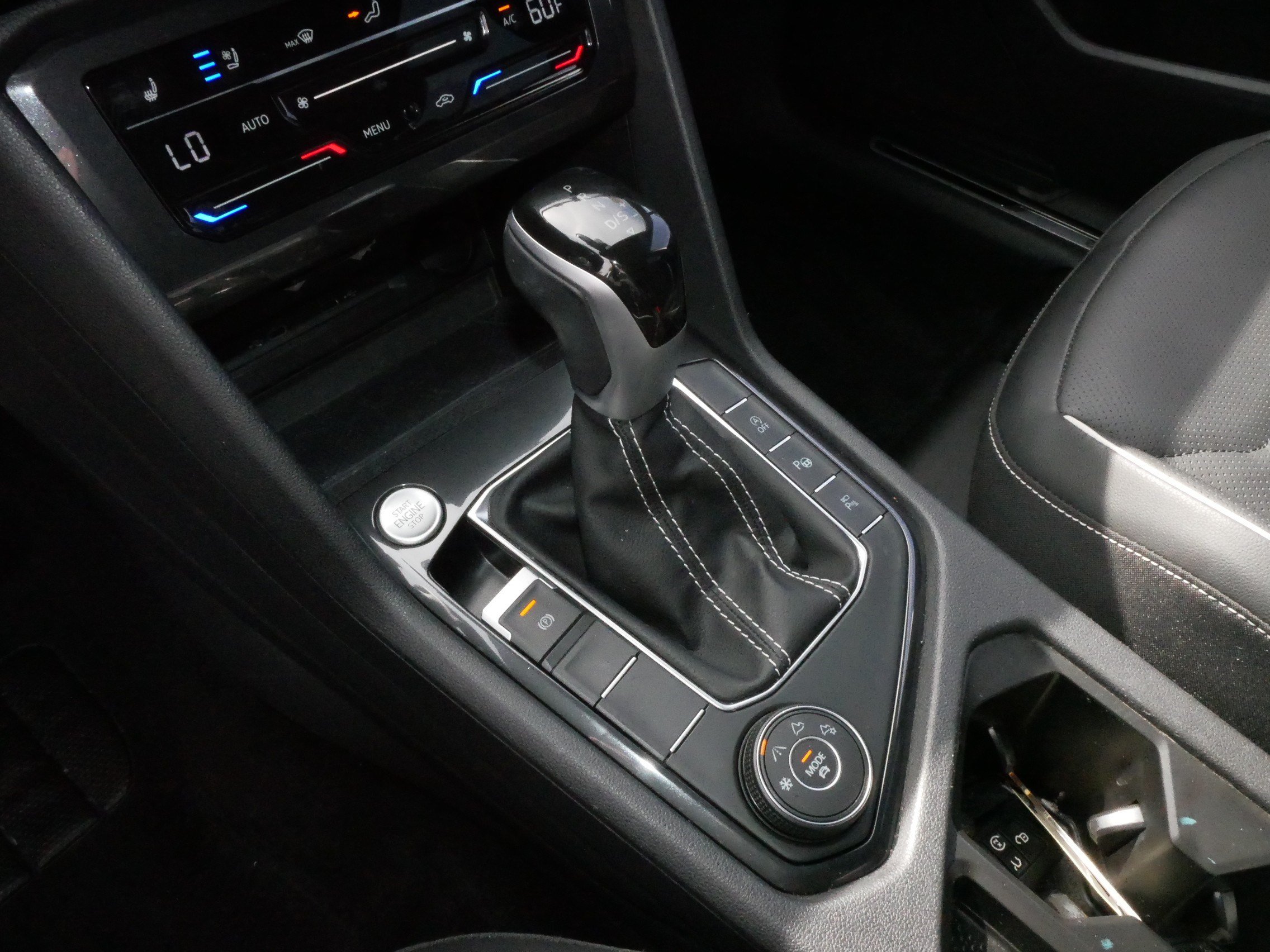 Certified 2024 Volkswagen Tiguan SEL R-Line AWD/4WD image 24
