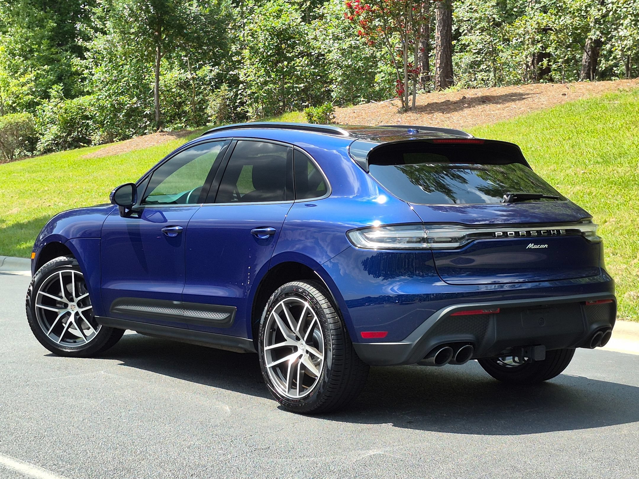 Certified 2026 Porsche Macan AWD/4WD image 3