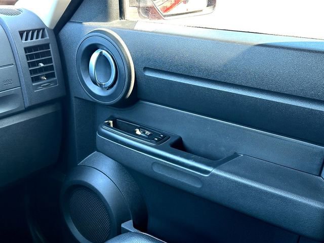 Used 2011 Dodge Nitro Heat image 27