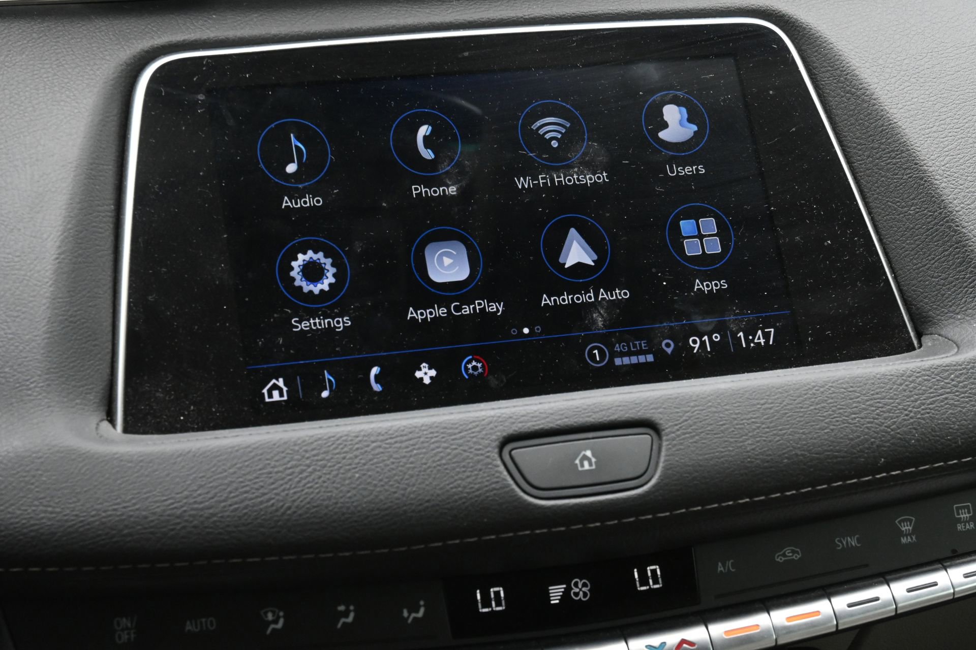 Used 2023 Cadillac XT4 Luxury w/ Cold Weather Package FWD image 12