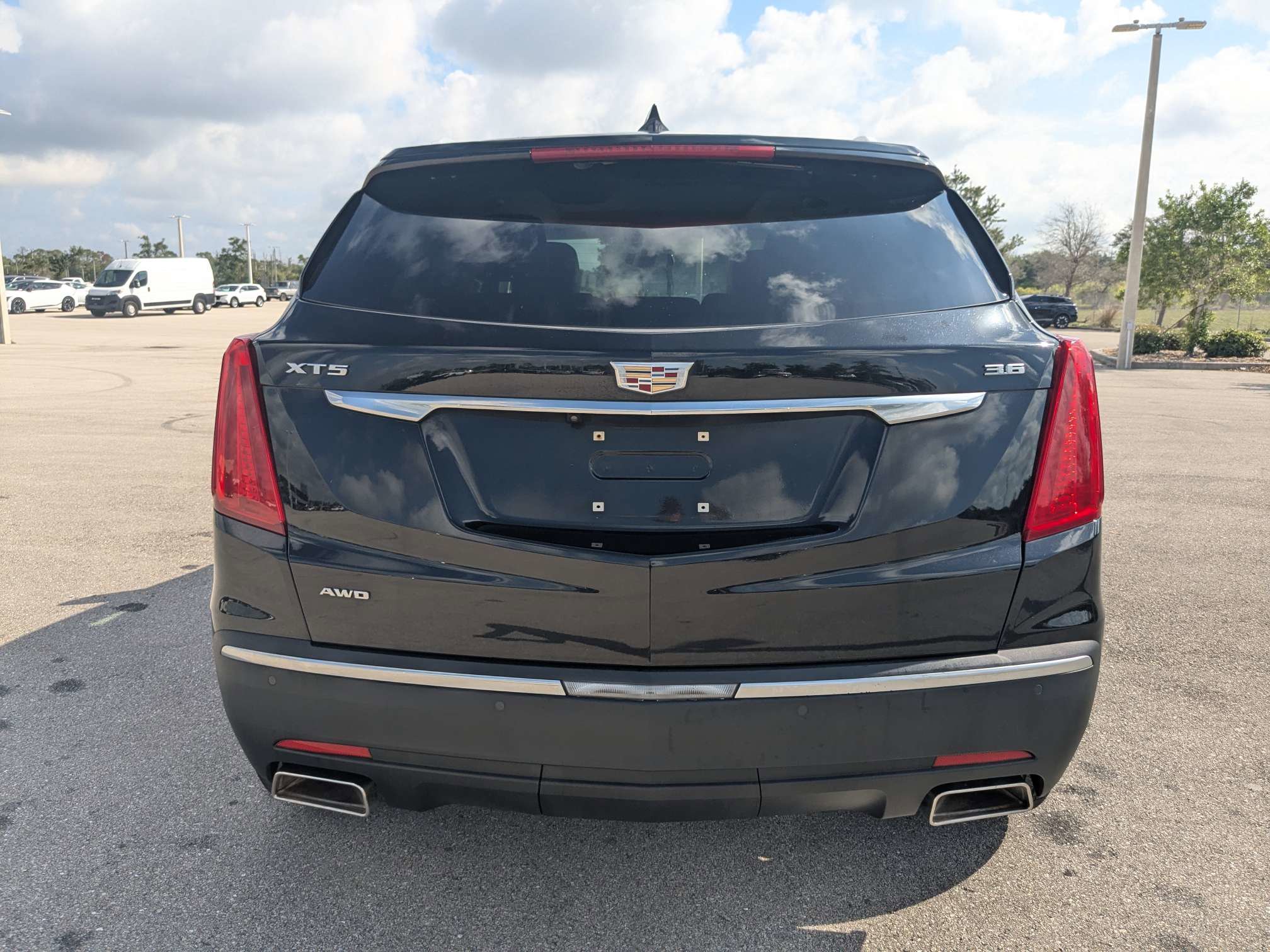 Used 2017 Cadillac XT5 Luxury w/ Driver Awareness Package AWD/4WD image 5