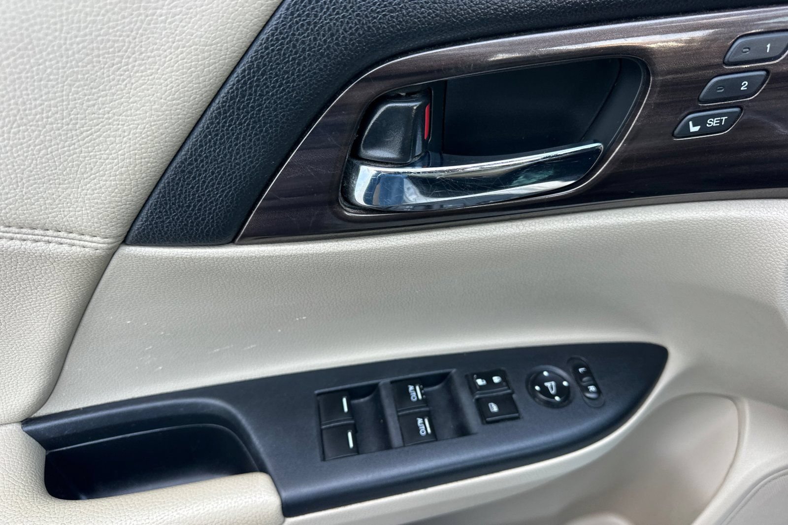 Used 2016 Honda Accord Touring image 11