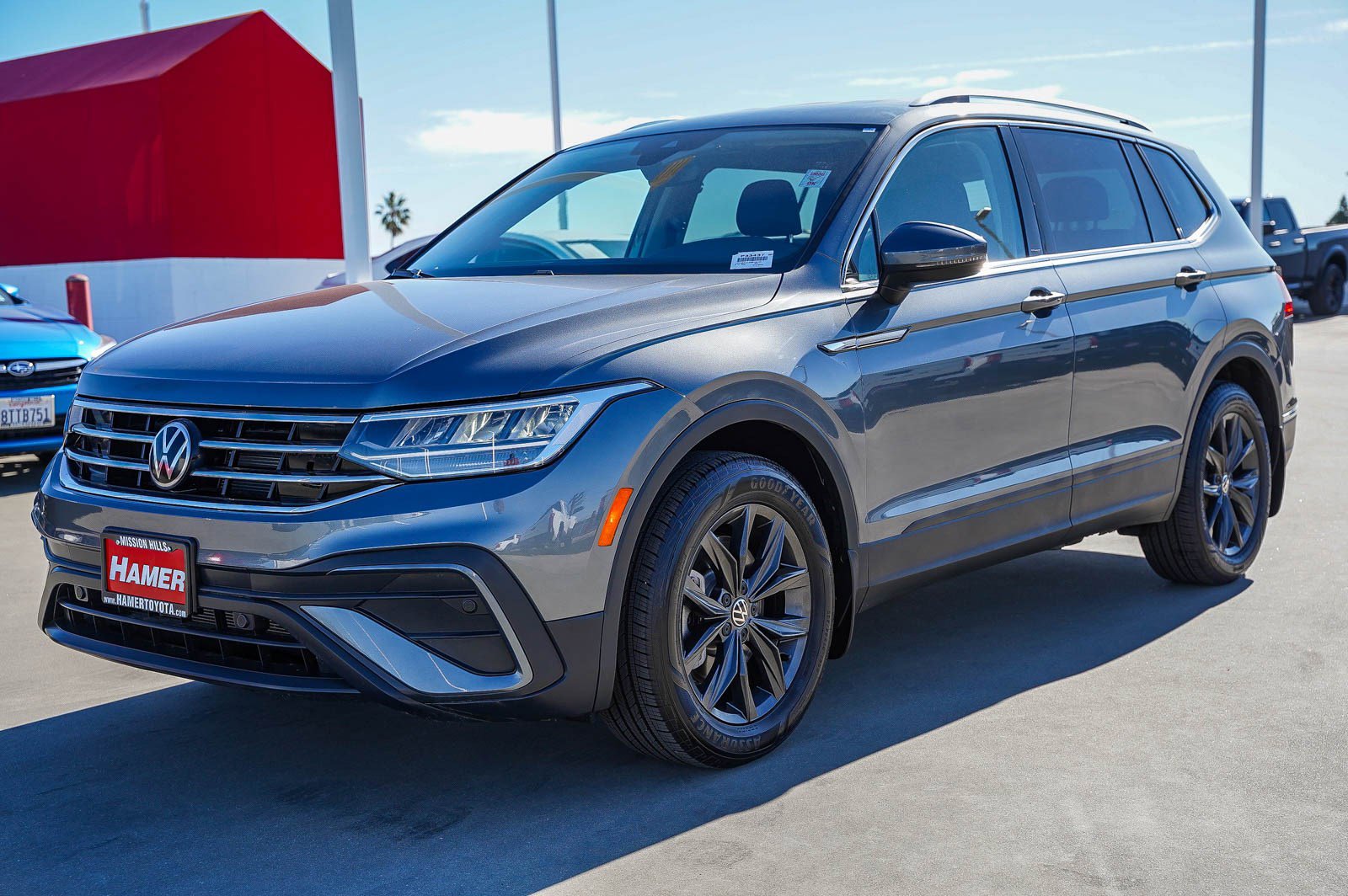 Used 2024 Volkswagen Tiguan SE image 3