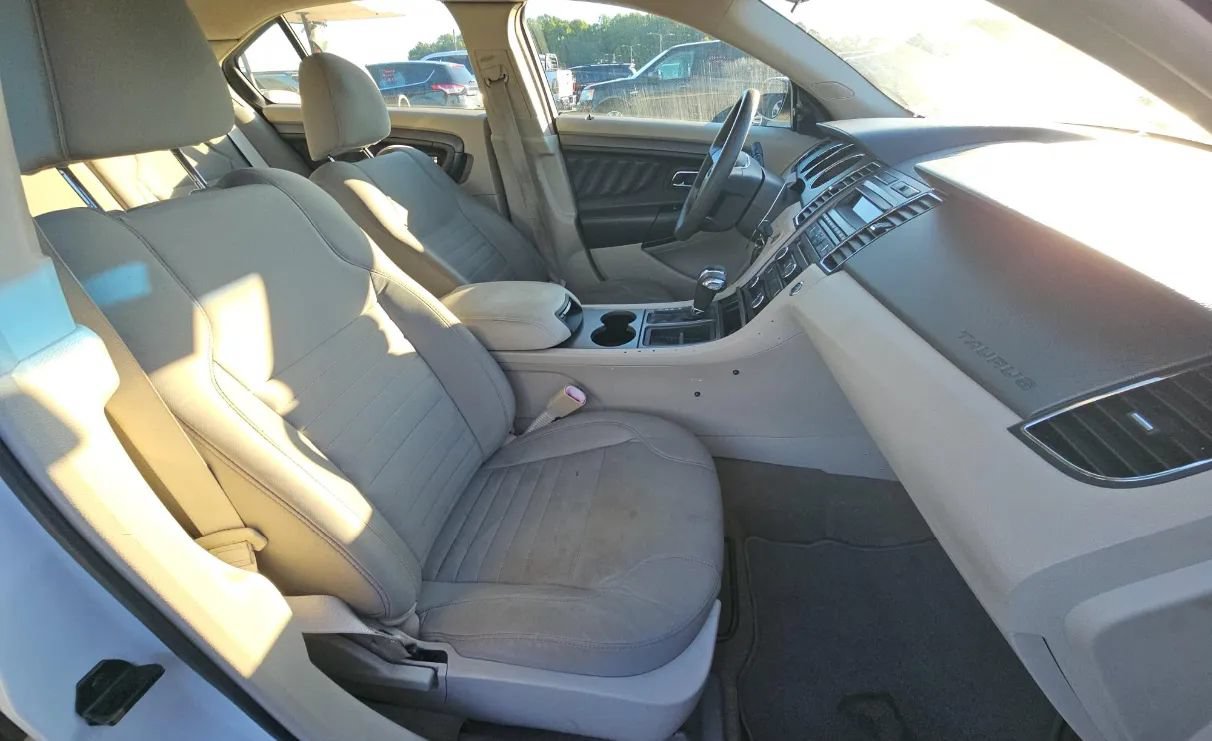 Used 2012 Ford Taurus SE FWD image 5
