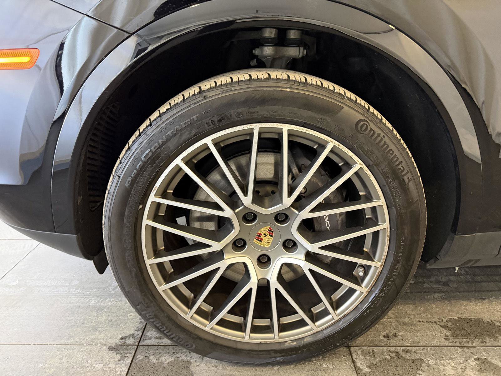 Certified 2023 Porsche Cayenne Platinum Edition image 10