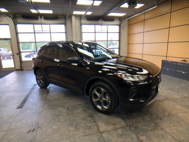 Used 2025 Ford Escape ST-Line AWD/4WD image 1