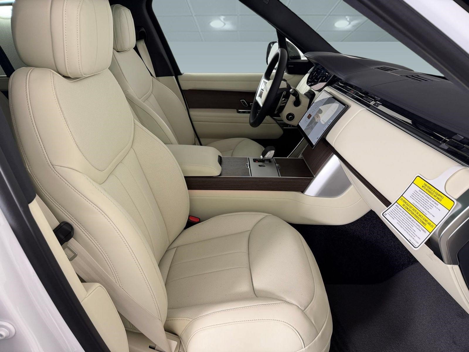 New 2026 Land Rover Range Rover Long Wheelbase SE AWD/4WD image 25