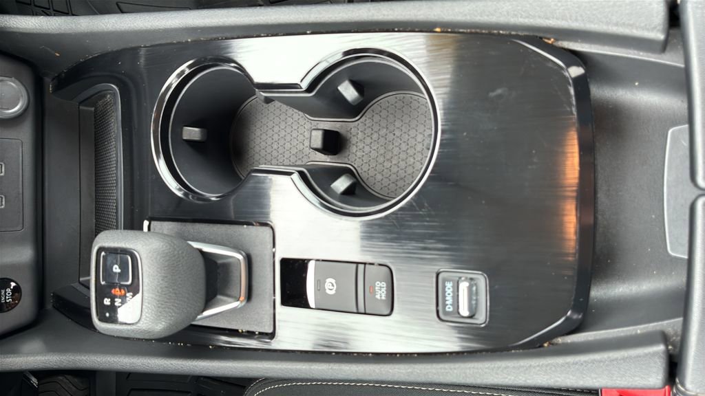 Used 2024 Nissan Rogue S image 23