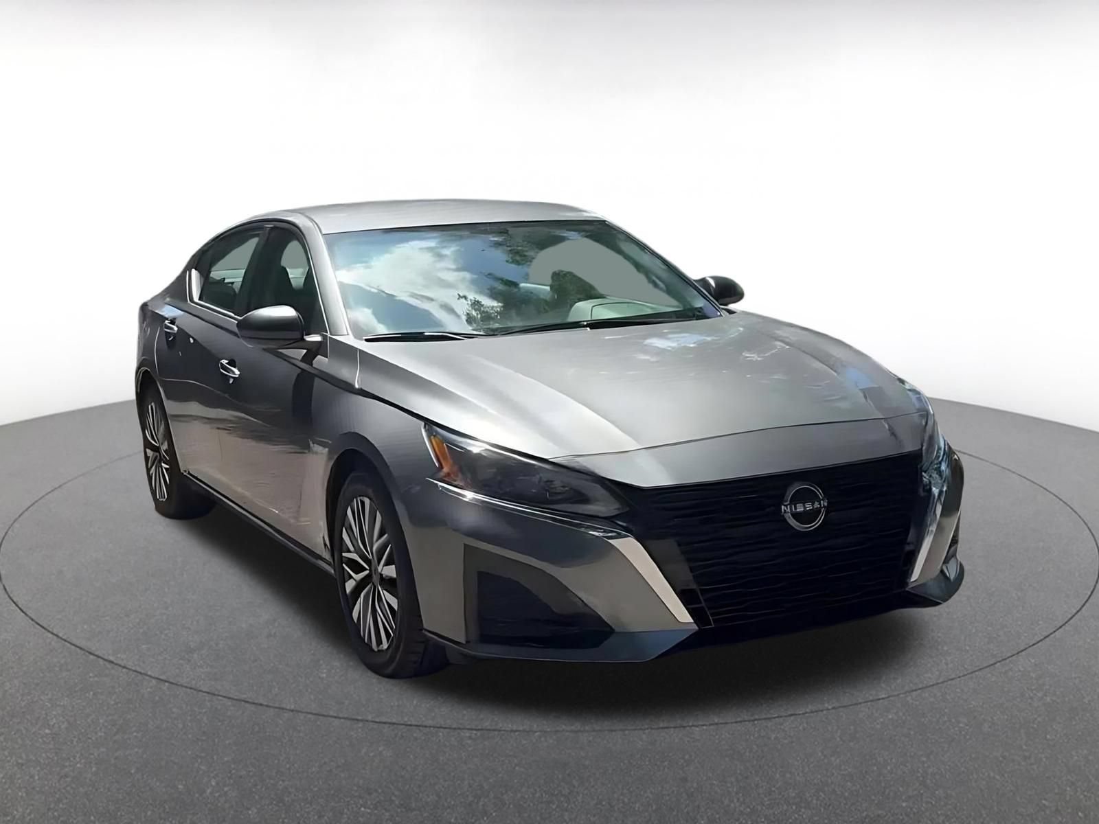 Used 2025 Nissan Altima 2.5 SV FWD image 3