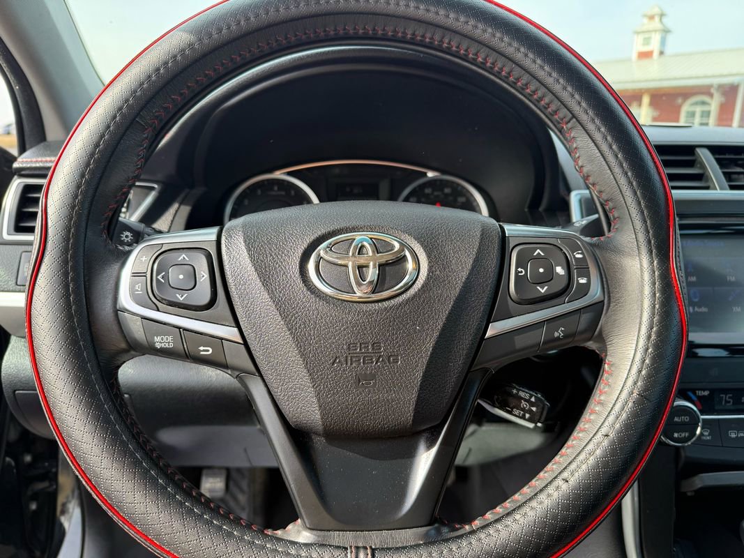 Used 2016 Toyota Camry XSE w/ Moonroof Package image 9