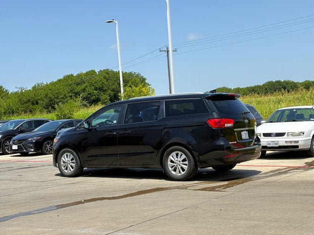 Used 2016 Kia Sedona LX w/ Option Group 020 FWD image 4