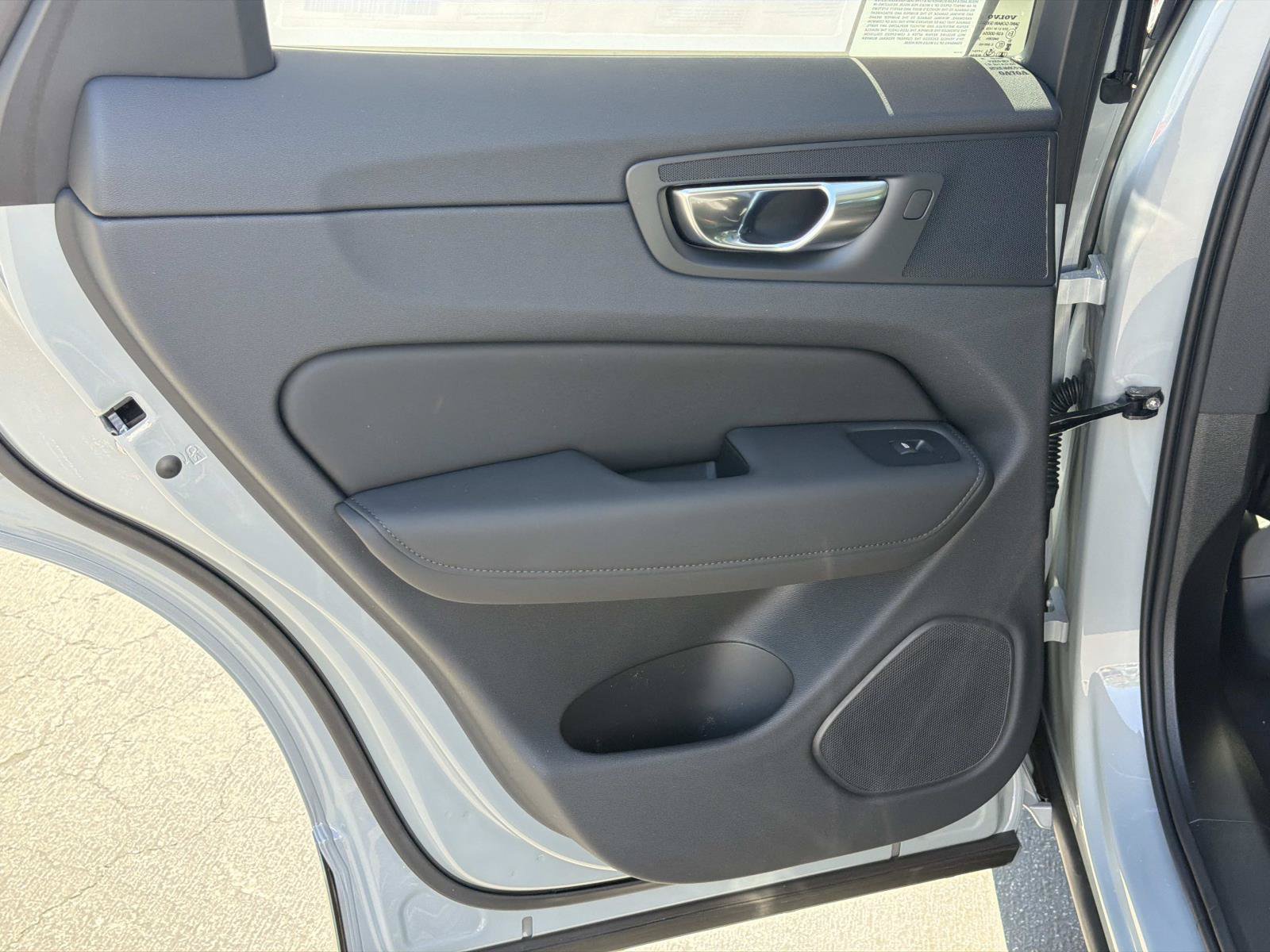 New 2027 Volvo XC60 B5 Ultra AWD/4WD image 16